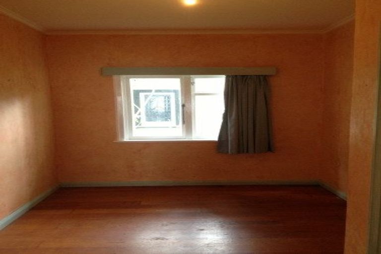 Photo of property in 5 Westland Road, Mount Cook, Wellington, 6021