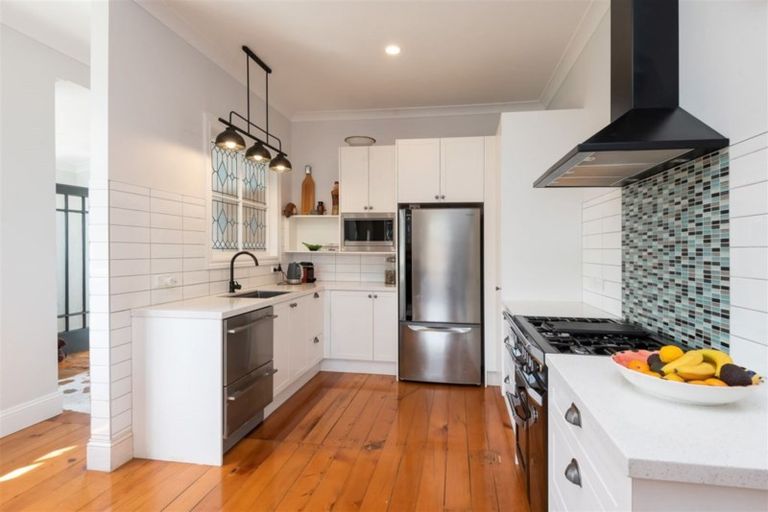 Photo of property in 17 Griggs Road, Whitford, Howick, 2571