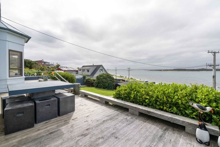 Photo of property in 90 Marine Parade, Bluff, 9814
