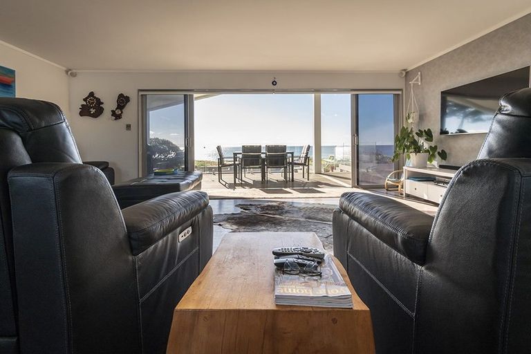 Photo of property in 28 Hall Road, Pataua North, Whangarei, 0175