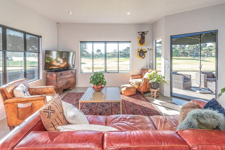 Photo of property in 21 Golf Vue Place, Castlecliff, Whanganui, 4501