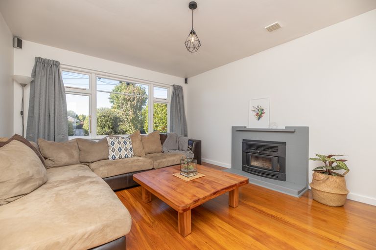 Photo of property in 19 Wilton Crescent, Bishopdale, Christchurch, 8053