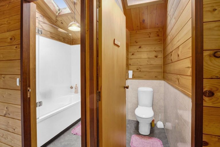 Photo of property in 16 Heaphy Road, Opunake, 4616