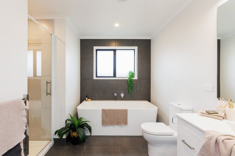 Photo of property in 8 Pahiki Crescent, Levin, 5510