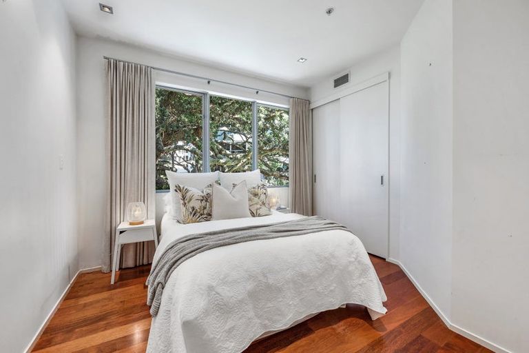 Photo of property in 1/7 The Promenade, Takapuna, Auckland, 0622