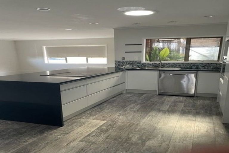 Photo of property in 1/6 Rosca Lane, Sunnyhills, Auckland, 2010