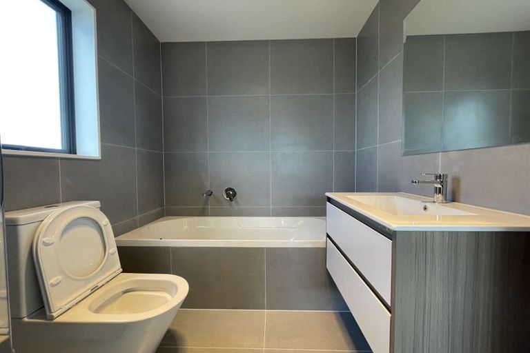 Photo of property in 1/11 Oteha Valley Road, Northcross, Auckland, 0632