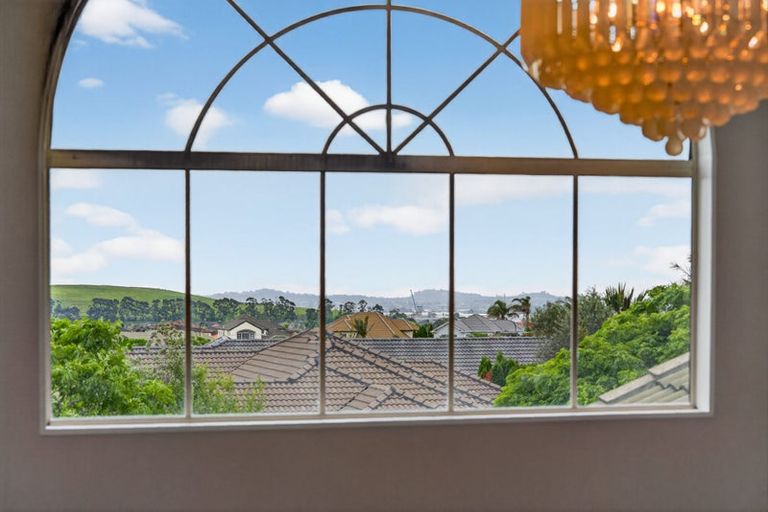 Photo of property in 32 Delmont Close, East Tamaki Heights, Auckland, 2016