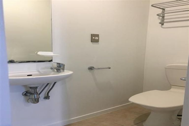 Photo of property in Greenwich Apartments, 36/3 Burton Street, Grafton, Auckland, 1010