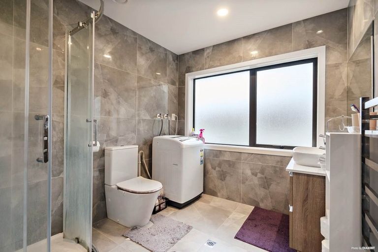 Photo of property in 19 Anna Watson Road, Half Moon Bay, Auckland, 2012