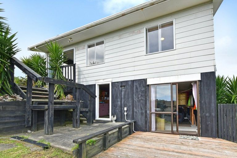 Photo of property in 13 Kaitawa Street, Waikanae Beach, Waikanae, 5036