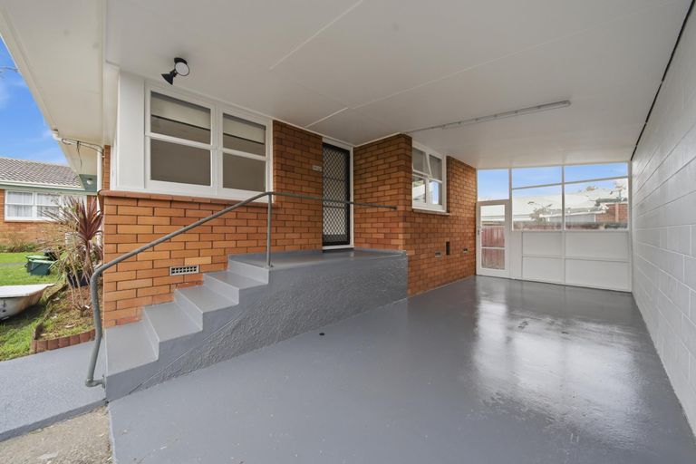 Photo of property in 2/62 Great South Road, Papatoetoe, Auckland, 2025