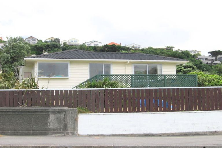 Photo of property in 272 The Esplanade, Island Bay, Wellington, 6023