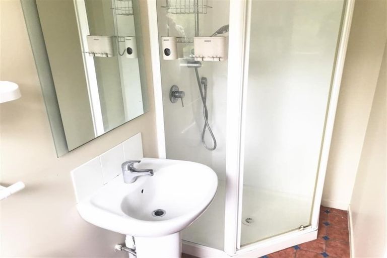 Photo of property in 15a Gill Crescent, Blockhouse Bay, Auckland, 0600