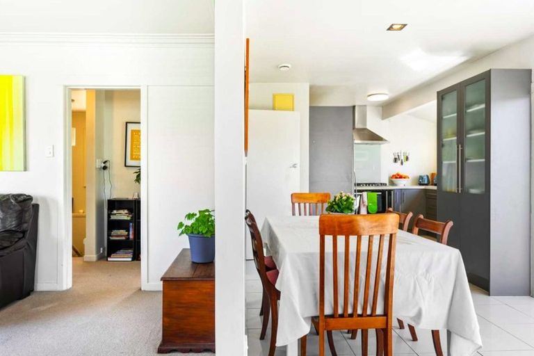 Photo of property in 53 Taikata Road, Te Atatu Peninsula, Auckland, 0610