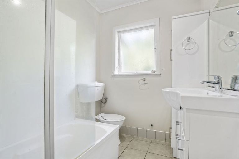 Photo of property in 29a Glenfern Road, Mellons Bay, Auckland, 2014