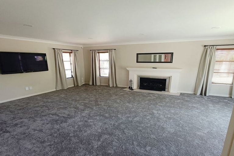 Photo of property in 2 Oakway Drive, Schnapper Rock, Auckland, 0632