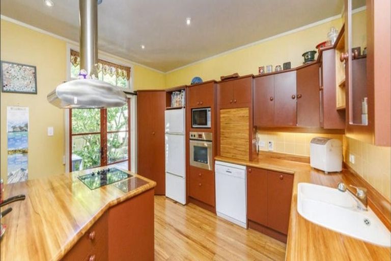 Photo of property in 24 Weston Avenue, Roslyn, Palmerston North, 4414