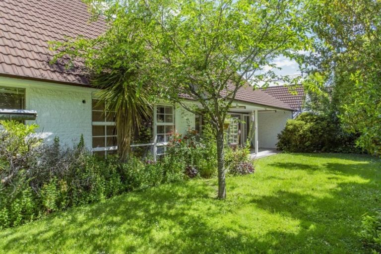 Photo of property in 10 Dunrobin Place, Avonhead, Christchurch, 8042