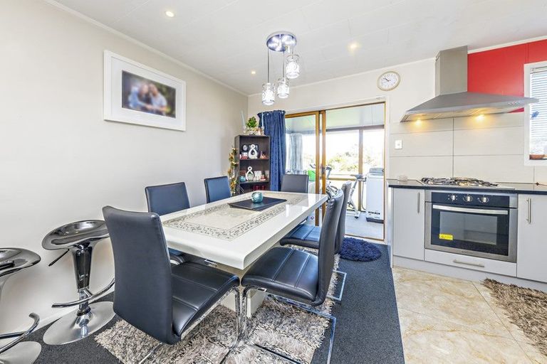 Photo of property in 2/17 Shalimar Place, Clover Park, Auckland, 2019