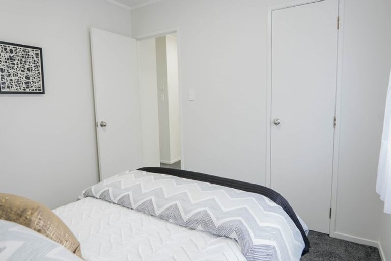 Photo of property in 98 Dalwhinnie Parade, Highland Park, Auckland, 2010