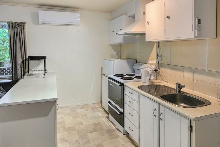 Photo of property in 102 Pinehaven Road, Pinehaven, Upper Hutt, 5019