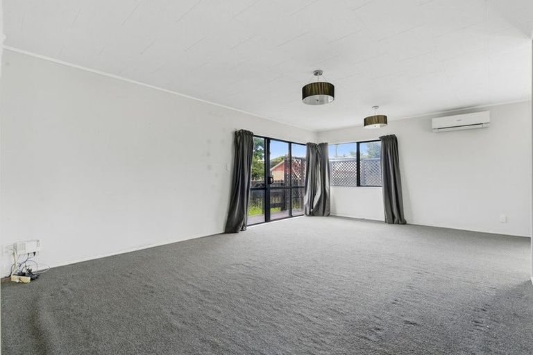 Photo of property in 1/19 Bernina Place, Weymouth, Auckland, 2103