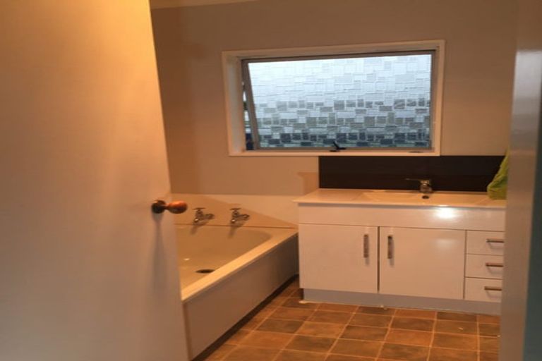 Photo of property in 16 Heather Street, Levin, 5510