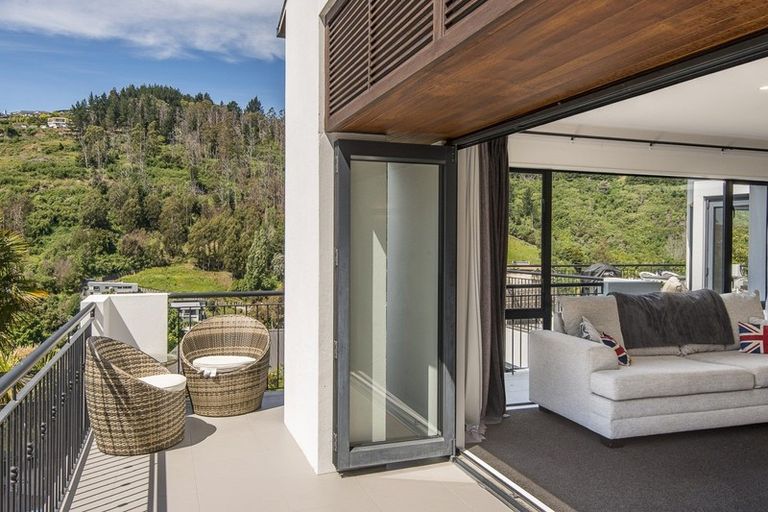 Photo of property in 10a Dalefield Drive, Cashmere, Christchurch, 8022