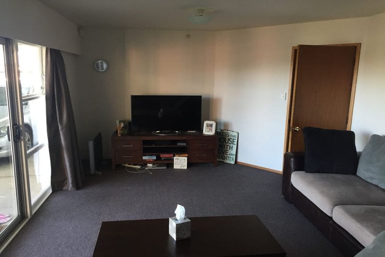 Photo of property in 17 Cashmere Place, Glenfield, Auckland, 0629