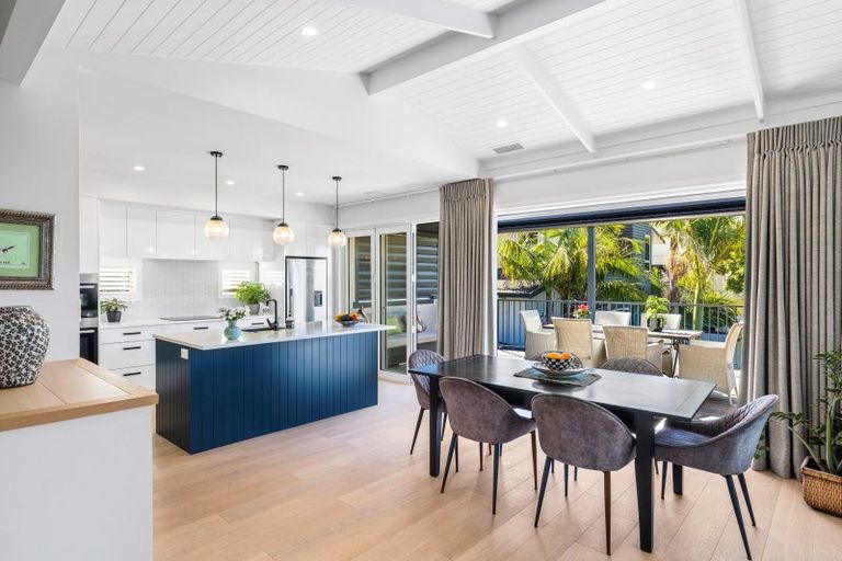 Photo of property in 341 Devonport Road, Tauranga, 3110