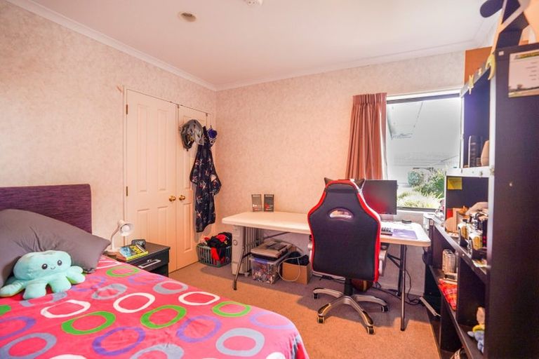 Photo of property in 25 Rosebank Avenue, Kelvin Grove, Palmerston North, 4414