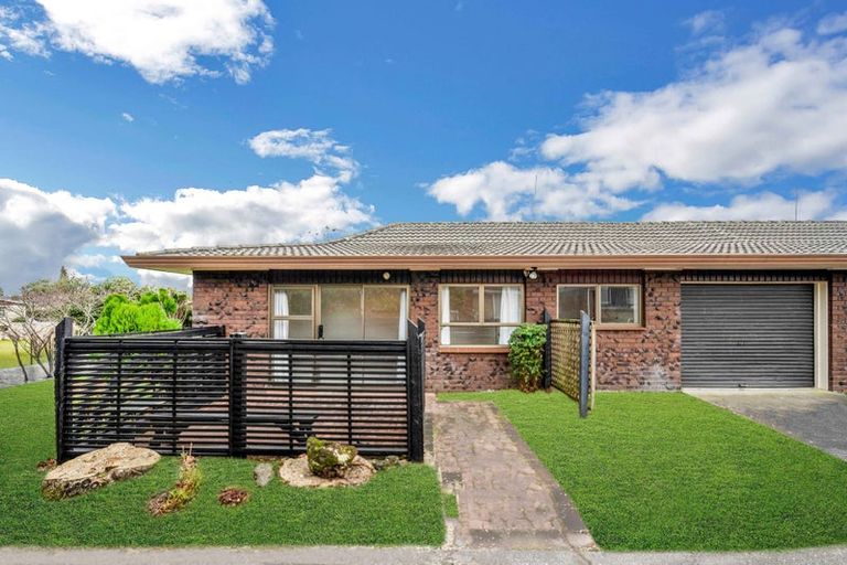 Photo of property in 21a Sunnypark Avenue, Rosehill, Papakura, 2113
