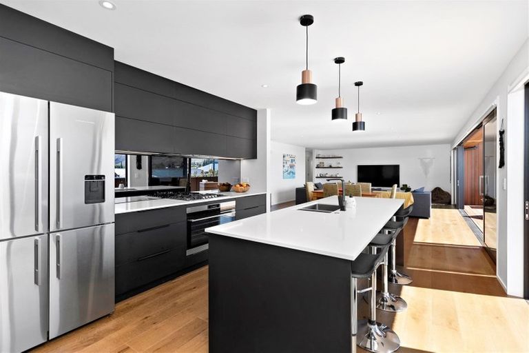 Photo of property in 18 Sapphire Spring Rise, Wanaka, 9305