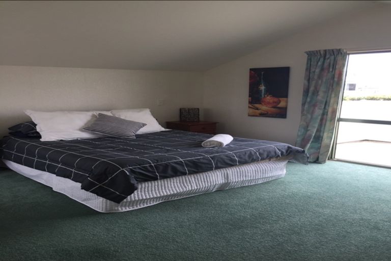 Photo of property in 23 Fairview Terrace, Waipahihi, Taupo, 3330