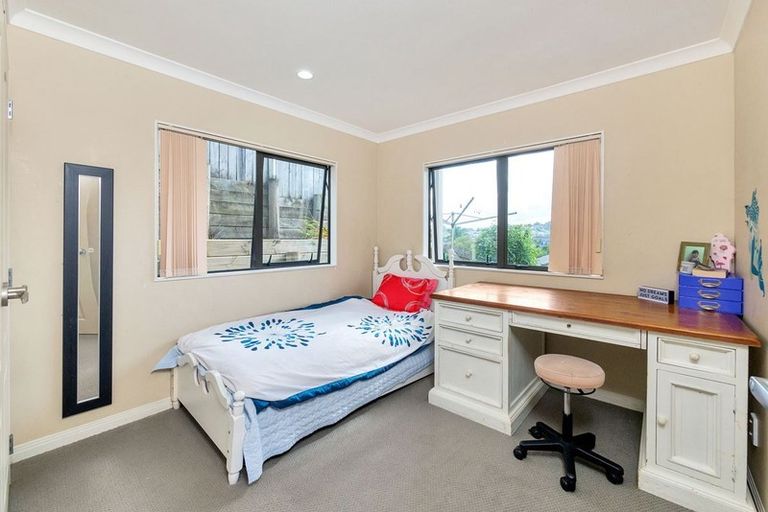 Photo of property in 2/890 East Coast Road, Northcross, Auckland, 0630