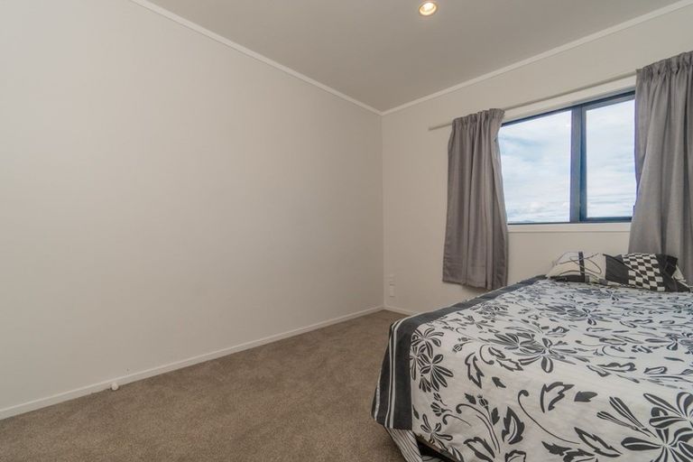 Photo of property in 10 Kevale Place, Manurewa, Auckland, 2102