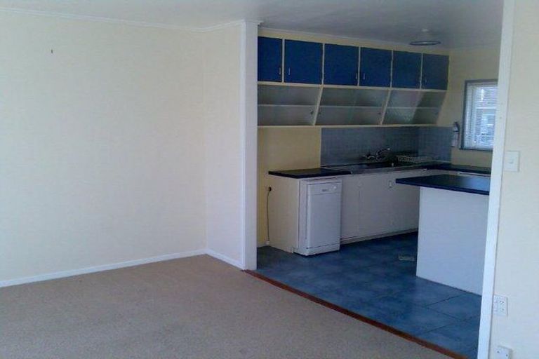 Photo of property in 2/58 Rimu Street, New Lynn, Auckland, 0600
