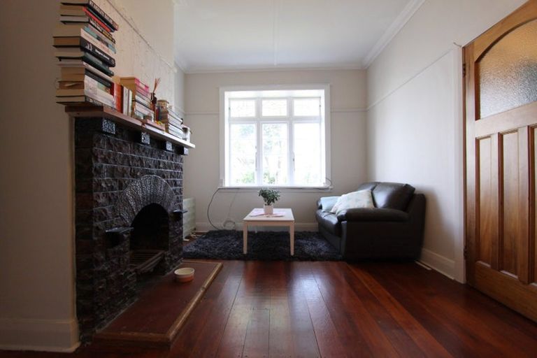 Photo of property in 2/136 Evans Bay Parade, Roseneath, Wellington, 6021