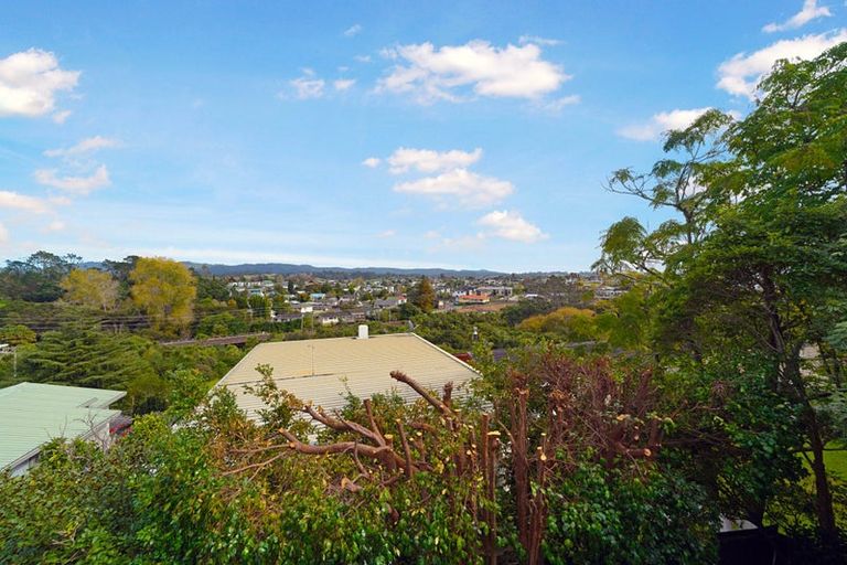 Photo of property in 2/31 Rangeview Road, Sunnyvale, Auckland, 0612