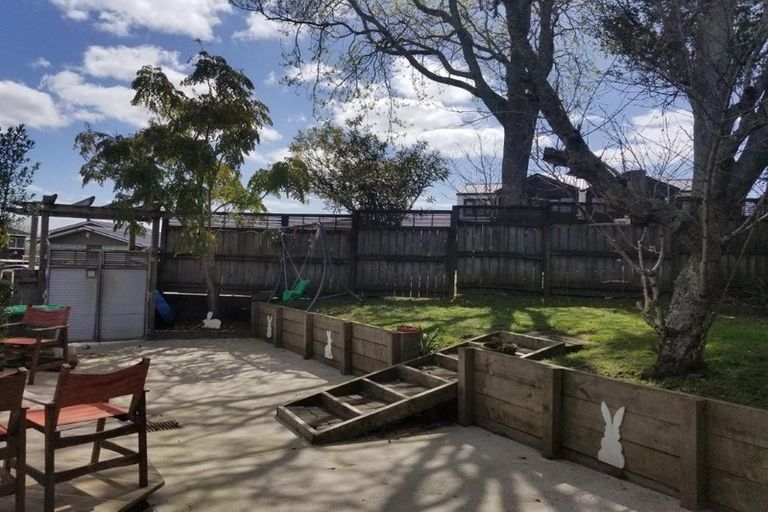 Photo of property in 145 Hutchinsons Road, Bucklands Beach, Auckland, 2014