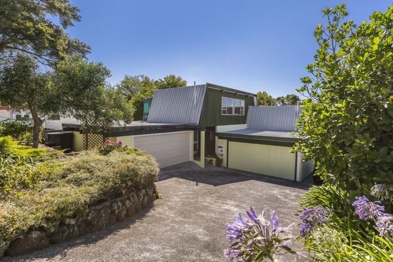 Photo of property in 1/8 Long Street, Torbay, Auckland, 0630