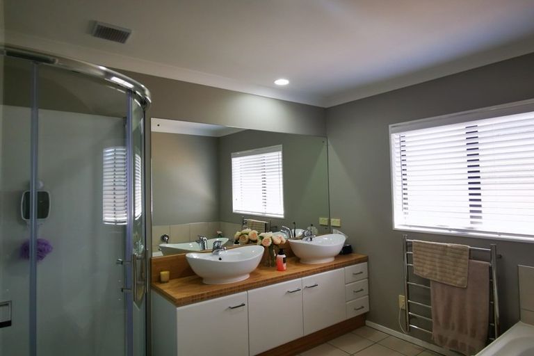 Photo of property in 7 Parkhaven Drive, Rosehill, Papakura, 2113