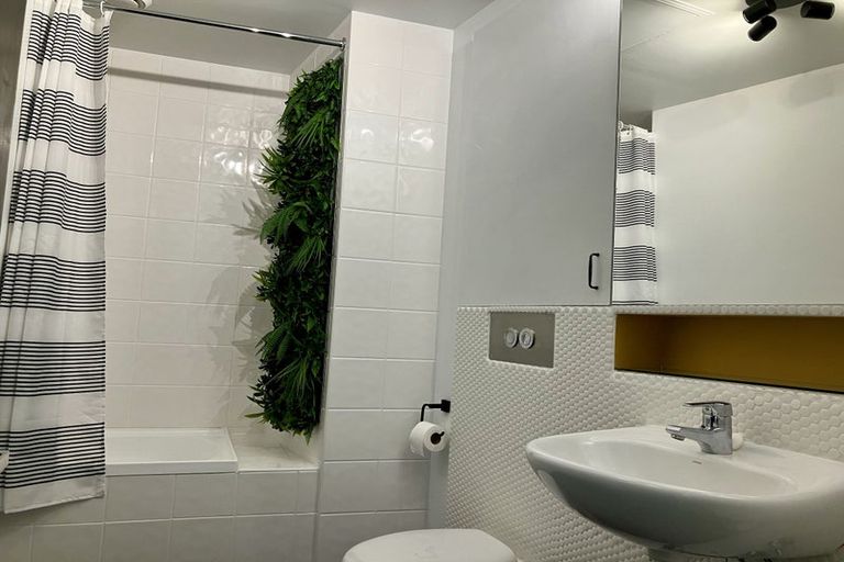 Photo of property in Gerondis Bldg Apartments, 209/60 Willis Street, Wellington Central, Wellington, 6011