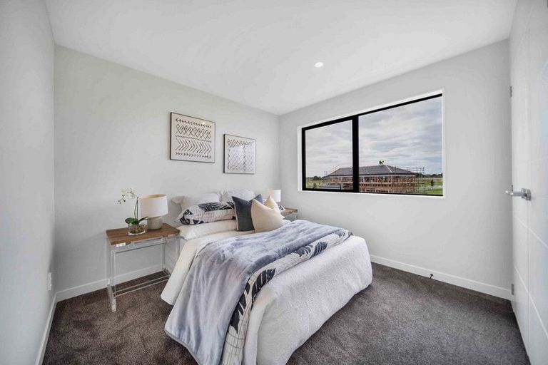 Photo of property in 12 Korowhiti Road, Clarks Beach, 2122