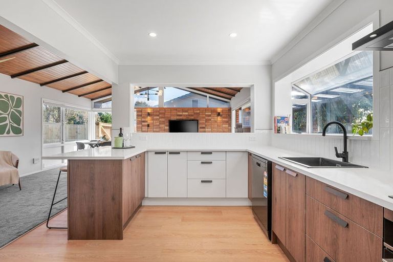 Photo of property in 152 Sandwich Road, St Andrews, Hamilton, 3200