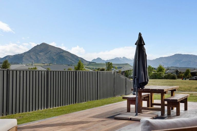 Photo of property in 3 Pepperwood Green, Albert Town, Wanaka, 9305