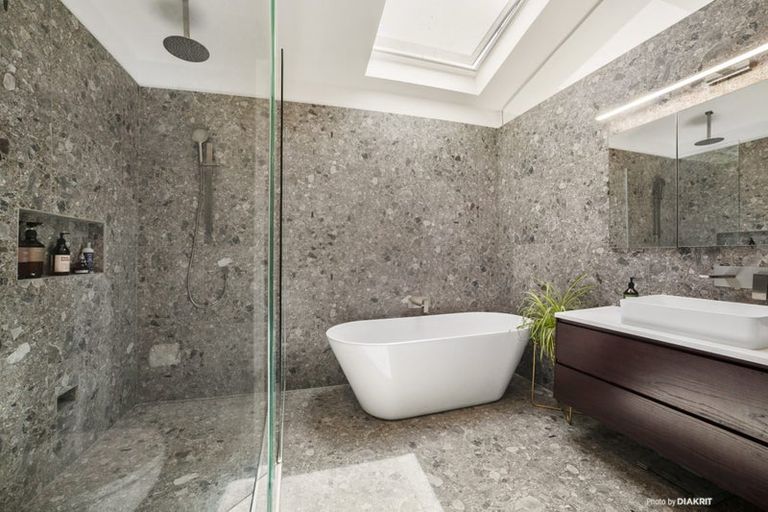 Photo of property in 32 Upton Terrace, Thorndon, Wellington, 6011