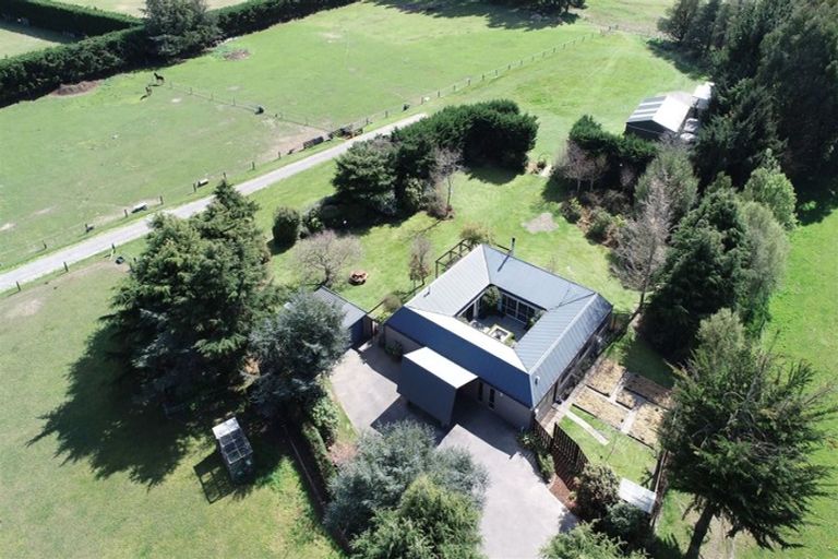 Photo of property in 100 Old West Coast Road, Yaldhurst, Christchurch, 7676