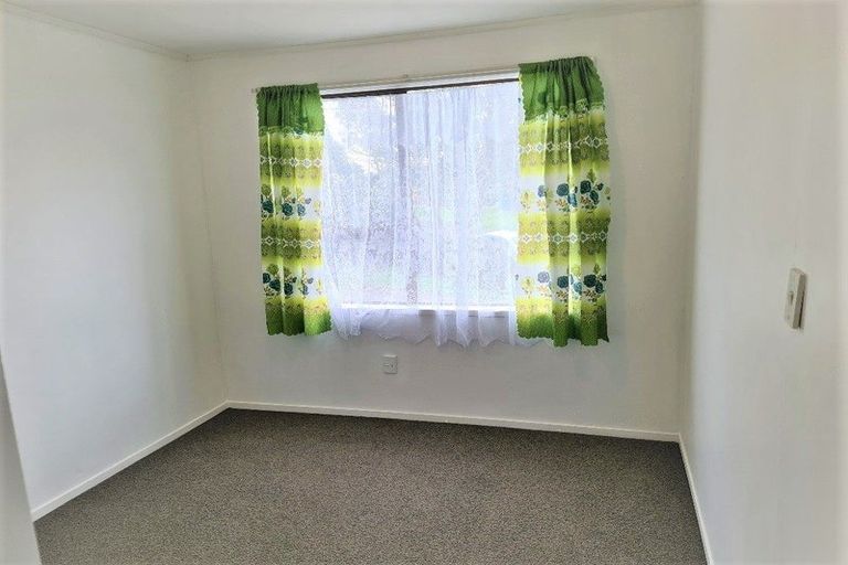 Photo of property in 28 Beauchamp Drive, Massey, Auckland, 0614